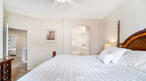 21 Salton, Irvine CA  92602-2425 exterior