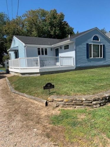 66 Fishermans Ave, Westerly, RI 02891-5322