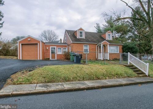 901 Parkway Dr, Harrisburg, PA 17103-1639
