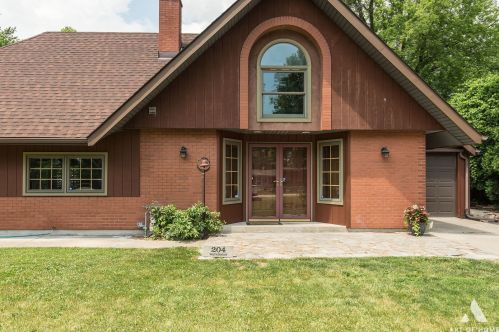 204 Waterman Ave, Wheeling, IL 60070-1443