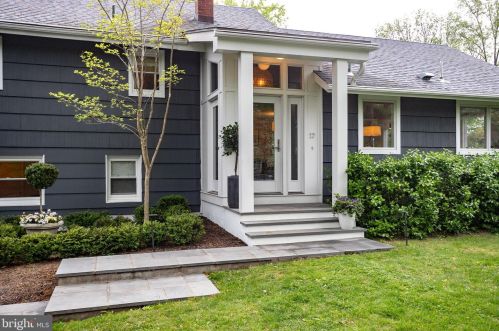 17 Leavitt Ln, Princeton NJ  08540-3921 exterior