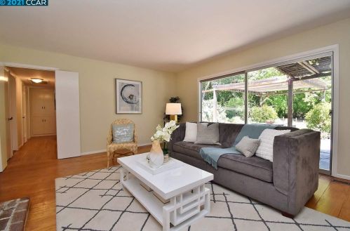 4 Crown Ct, Orinda, CA 94563-4206