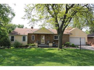 792 Kenwood Ln, Saint Paul, MN 55117-2228