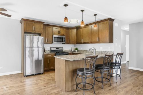 902 Inverrary Ln, Bannockburn, IL 60015-3609