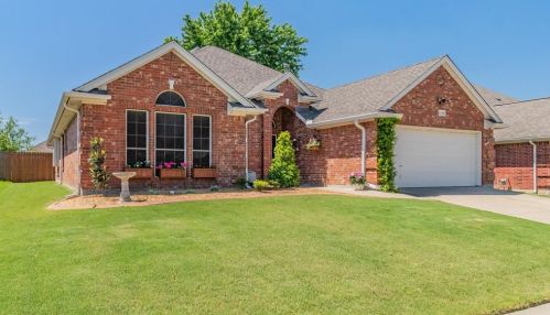 2720 Flint Rock Dr, Fort Worth TX  76131-2055 exterior