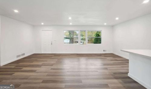 2950 Heather Dr, Atlanta GA  30344-1944 exterior
