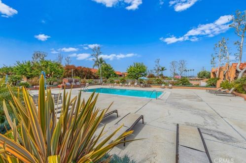 6600 Warner Ave, Huntington Beach CA  92647-5242 exterior