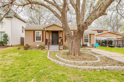 2724 Townsend Dr, Fort Worth, TX 76110-2937