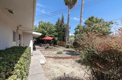 512 Robin Hood Dr, Modesto, CA 95350-1563