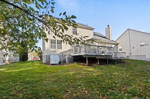 65 Wynd Ter, Middletown CT  06457-8729 exterior