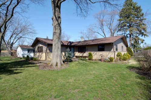 523 Edgewood Ln, Elk Grove Vlg, IL 60007-1701