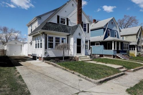 43 Lyndon Rd, Providence, RI 02905-1120