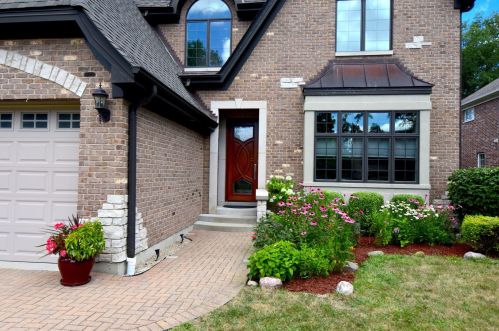 946 Burton Ter, Glenview, IL 60025-2354