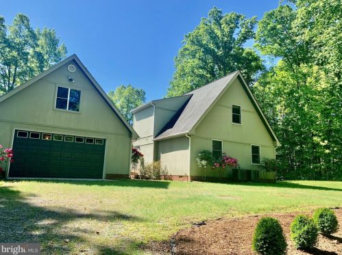 758 Busbees Point Rd, Bumpass, VA 23024-4822