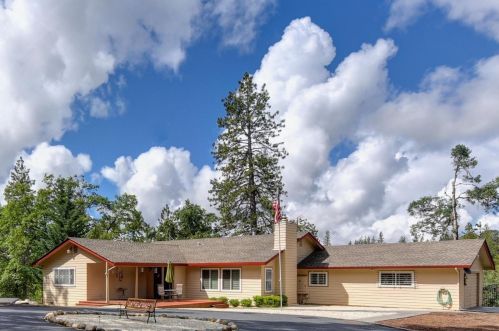 21182 Oakwood Ln, Michigan Bluff, CA 95631-9674