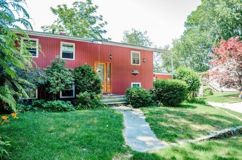 32 Adams St, Warwick, RI 02888-2826