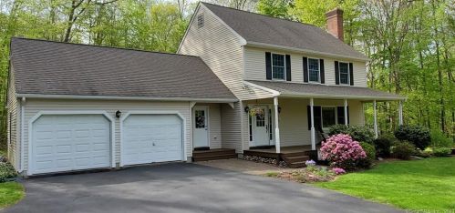 31 Oak Leaf Cir, Coventry, CT 06238-1661