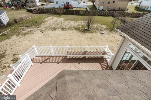 7337 Hooes Rd, Springfield VA  22152-3704 exterior