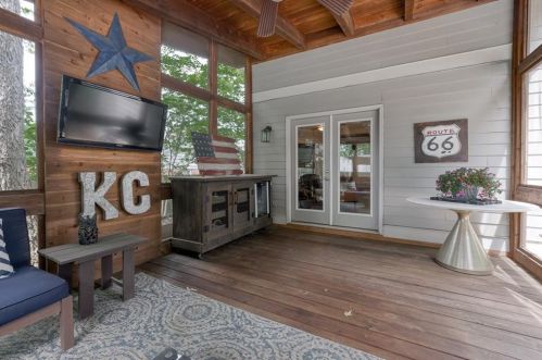 52 Candler Rd, Atlanta GA  30317-3005 exterior