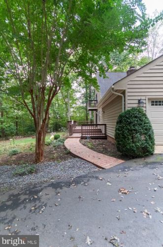 9 Twin Springs Dr, Fredericksburg, VA 22407-6450