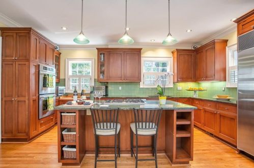 453 Manor Ridge Dr, Atlanta GA  30305-3509 exterior