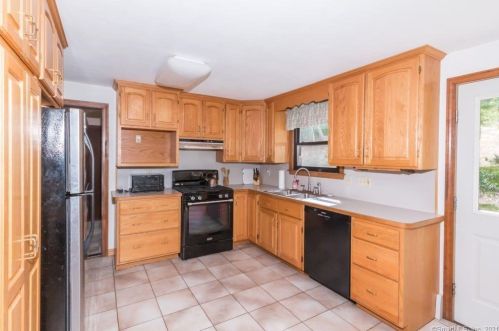 86 Robindale Dr, Kensington, CT 06037-2052