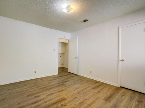 404 Dittmar Rd, Austin TX  78745-7004 exterior