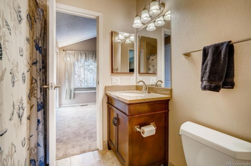 10233 Peakview Ave, Englewood CO 80111-6107 exterior