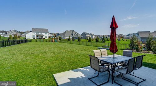 455 Greenhedge Dr, Lancaster PA  17603-7907 exterior