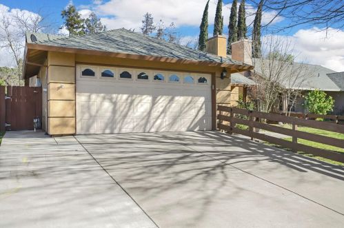 2150 Clipper Ln, Stockton, CA 95204-4724