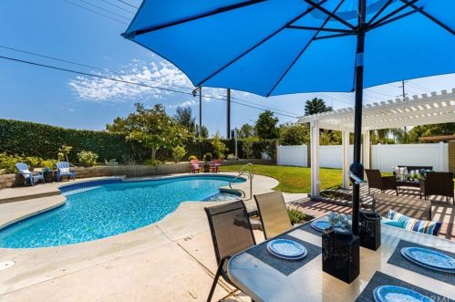 6298 Woodsboro Ave, Anaheim CA  92807-2347 exterior