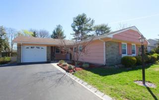 26 Norwood Ln, Matawan, NJ 07747-1323