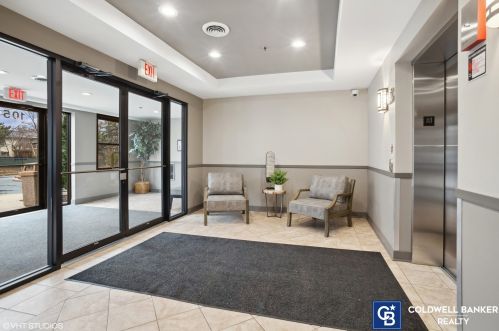 105 Lakeview Dr, Hanover Park, IL 60108-1192