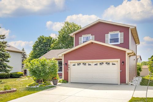 591 Woodcrest Ct, Carol Stream, IL 60188-1688