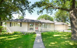 309 2nd St, Hallock, MN 56728-4326