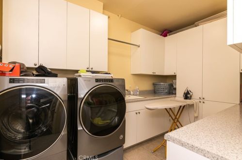 3217 Dora Verdugo Dr, Glendale CA  91208-1756 exterior