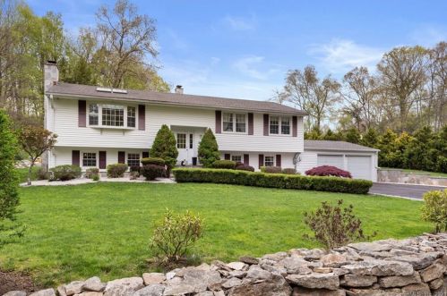 28 Silver Hill Rd, Derby, CT 06418-1037