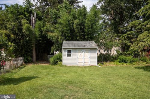 15 Holt Cir, Trenton NJ  08619-1654 exterior