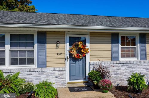 339 Vista Dr, Ephrata, PA 17522-2462