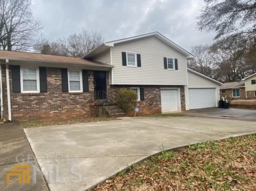 2696 Heritage Ln, Morrow, GA 30260-2812