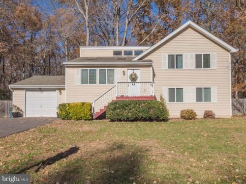 1132 Delaware Ave, Churchton, MD 20733-2001