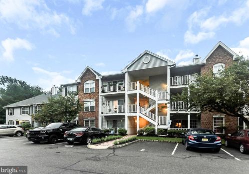 82 Versailles Ct, Trenton, NJ 08619-4644