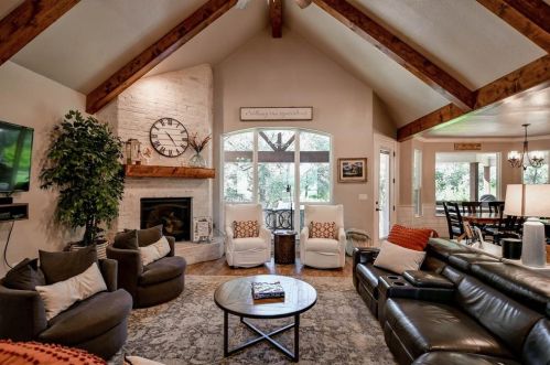 2019 Grn Wing, Granbury TX 76049-5560 exterior