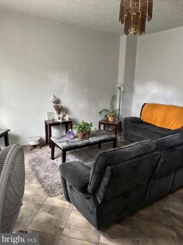 27 Maple St, York, PA 17401-2715
