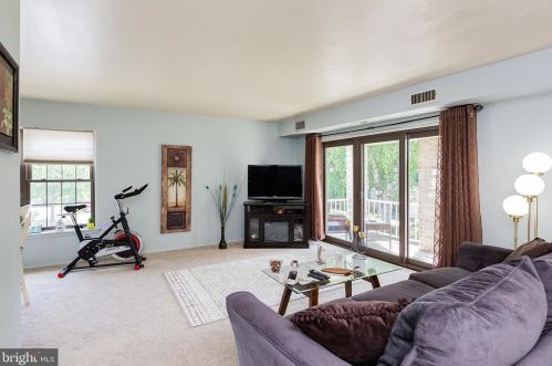 85 Valleybrook Dr, Lancaster PA  17601-4612 exterior