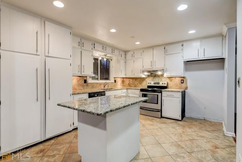 513 Rockborough Trl, Stone Mountain, GA 30083-3815