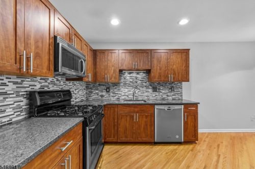 31 Windmill Dr, Morristown, NJ 07960-5967
