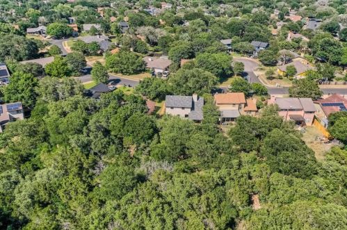 6555 Fair Vly Trl, Austin TX  78749-1266 exterior