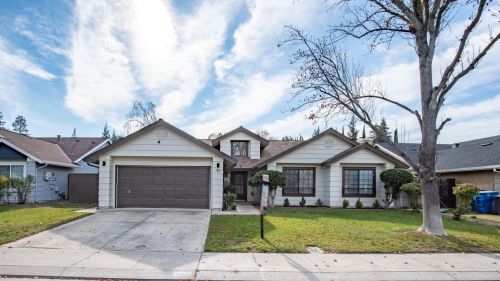 1004 Swan Dr, Manteca, CA 95337-6094