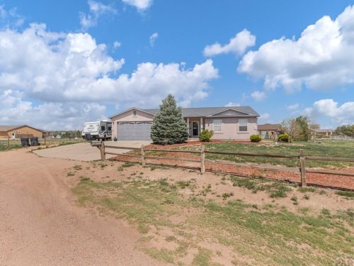 1098 Mcculloch Way, Pueblo, CO 81007-3193
